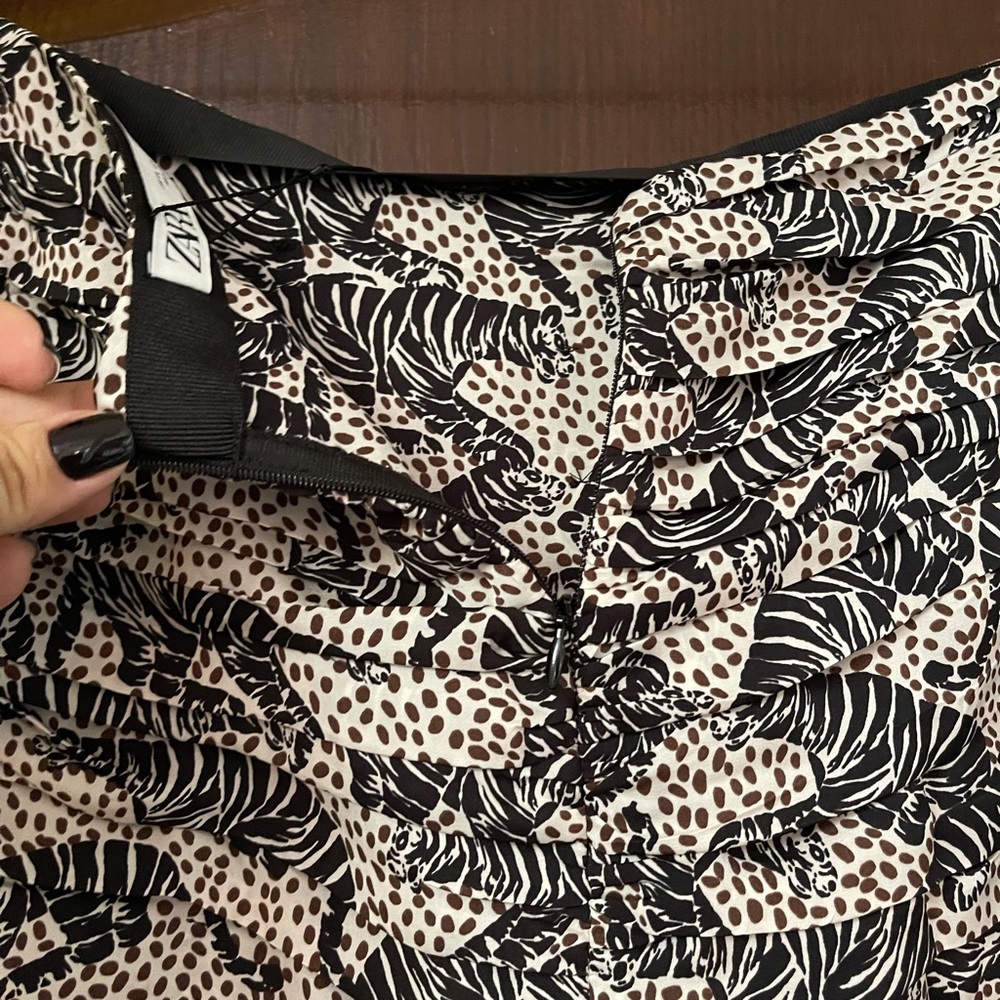 ZARA ANIMAL PRINT MINI SKIRT - Picture 8 of 11